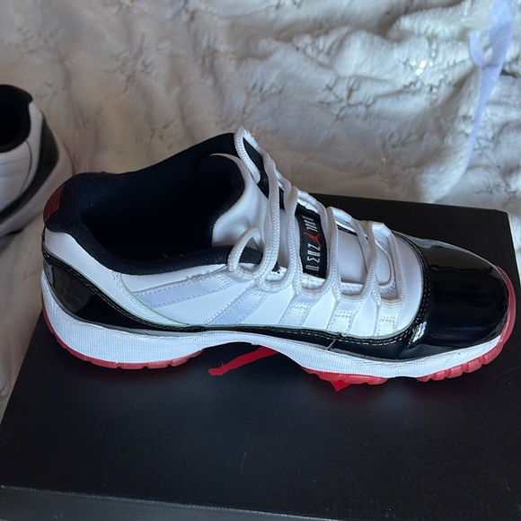 Jordan 11 low University, red black and white retro - Picture 4 of 7